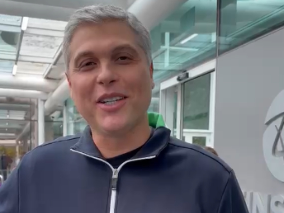 Joel Datena recebe alta hospitalar e inicia recuperação em casa