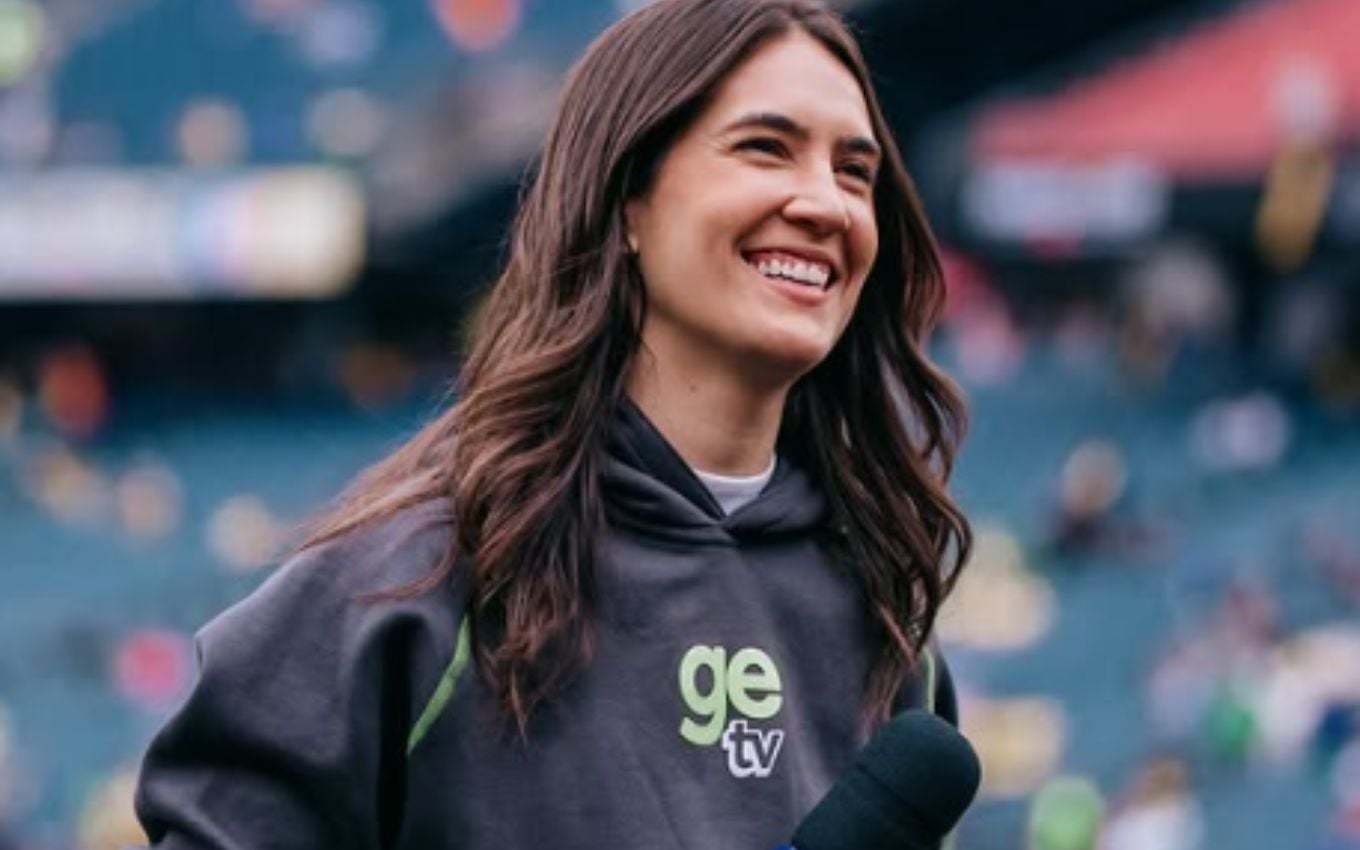 Mariana Spinelli, da Ge TV, equilibra humor e informação na cobertura da Copa do Mundo