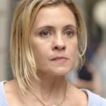 Nina coloca amiga em risco e Betânia apanha de Carminha na novela Avenida Brasil
