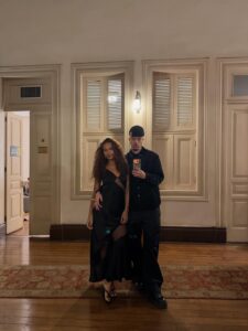 Felicidade de L7nnon marca oficialização de namoro com a modelo Mariah Mapeou