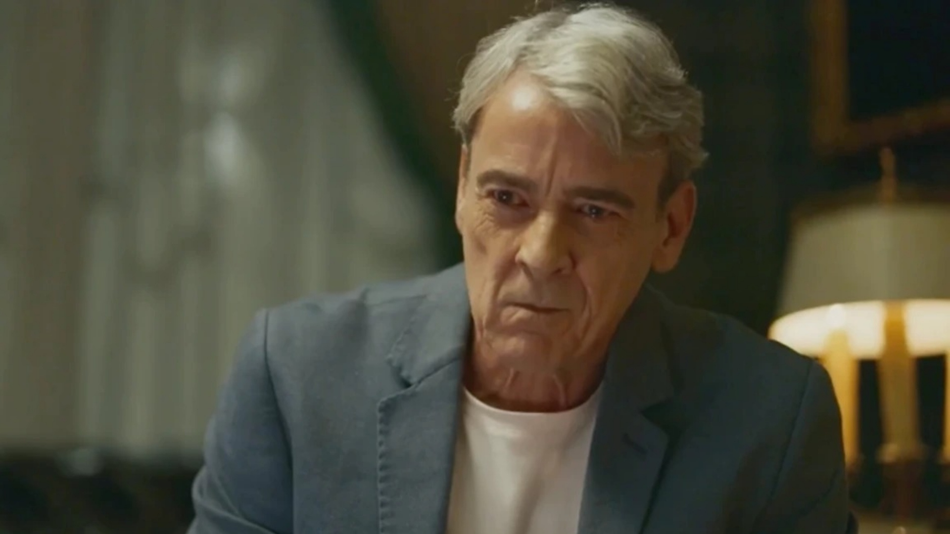 Ulisses perde todo o dinheiro de Arthur em apostas e entra em crise na novela Quem Ama Cuida