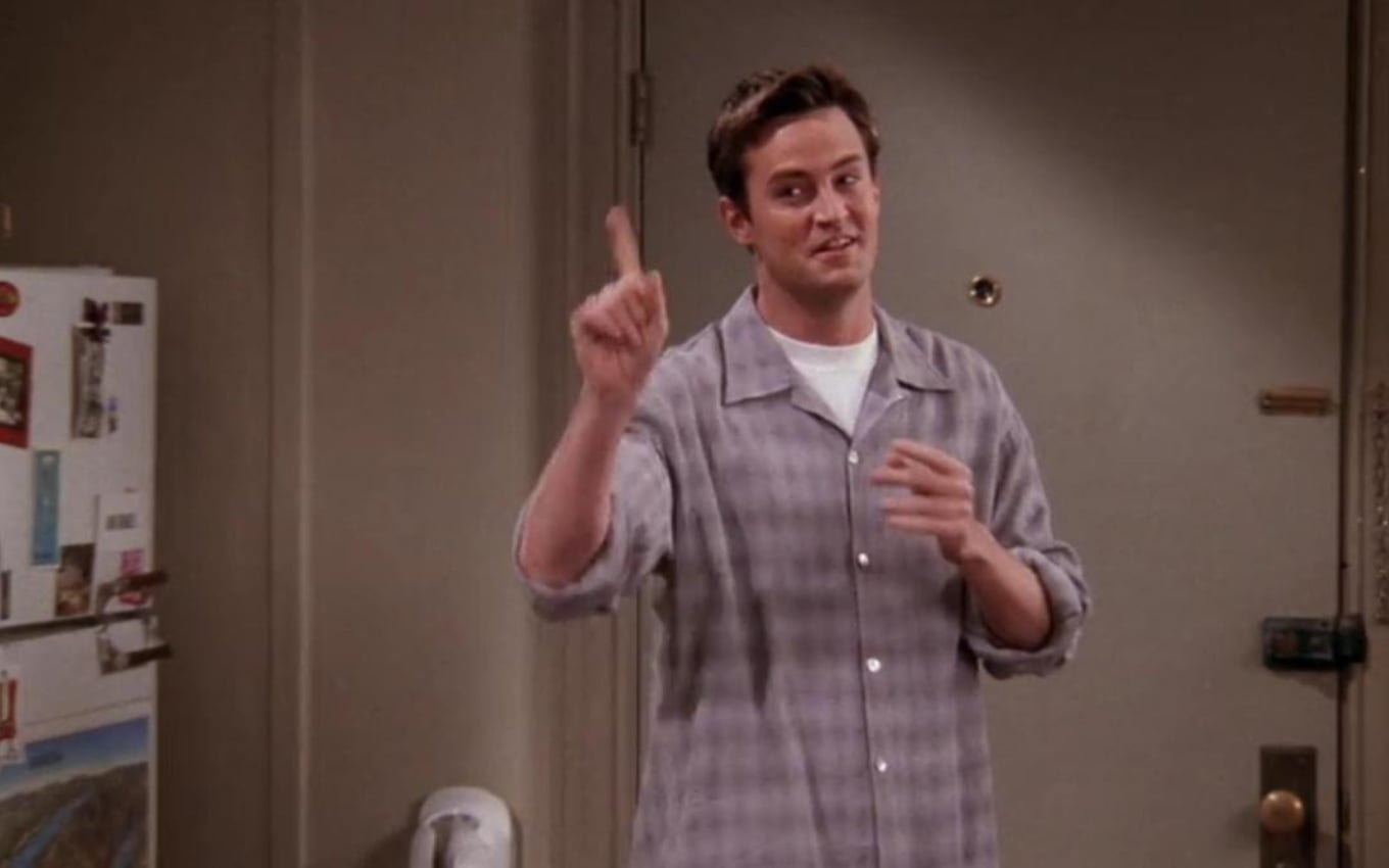 Matthew Perry era gênio na sala de roteiro de Friends, revela Adam Chase