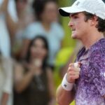 João Fonseca em Roland Garros: o desafio contra Novak Djokovic que movimenta o tênis