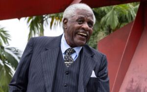 Tony Tornado, 96, reitera paixão pela arte e afasta aposentadoria
