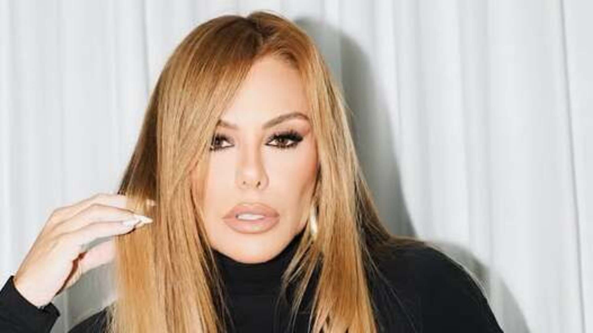 Poliana Rocha surpreende com look em show de Leonardo e agita redes sociais