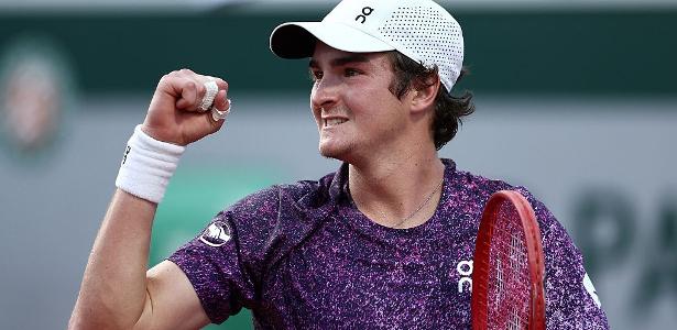 João Fonseca encara Casper Ruud em confronto decisivo por vaga nas quartas de Roland Garros