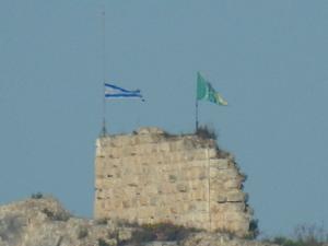 Bandeira israelense em Beaufort: incursão NO Líbano é a mais profunda em 26 anos