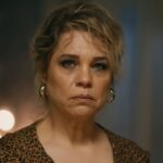 Pilar arma contra Adriana e a coloca na cadeia por assassinato em Quem Ama Cuida