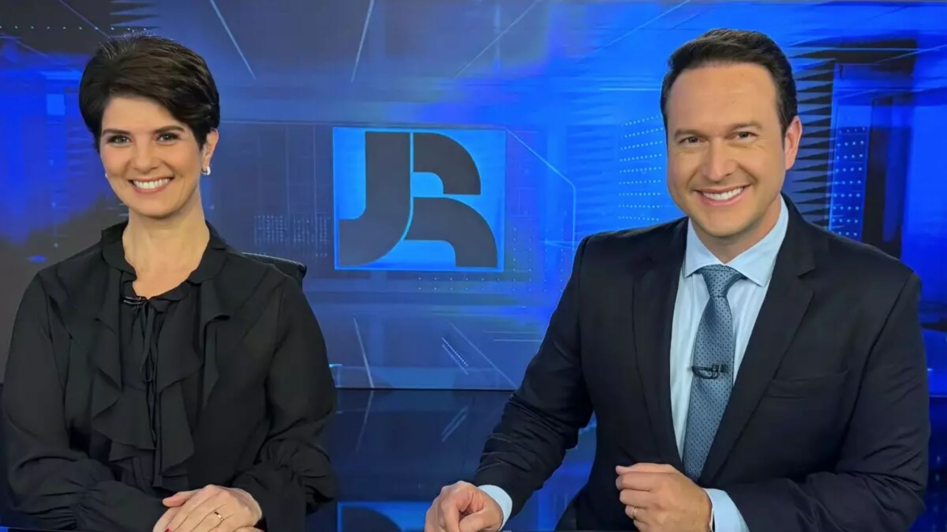 Jornal da Record abre junho com vantagem avassaladora sobre SBT Brasil e Jornal da Band