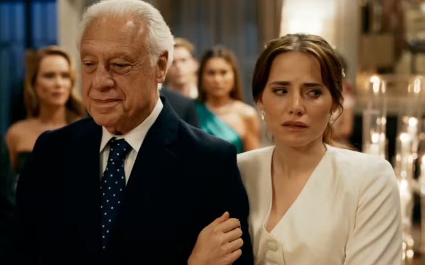 Adriana desafia família Brandão e move avô para quarto de Arthur em Quem Ama Cuida antes de ser presa