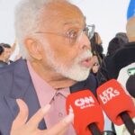 Cazuza: Gilberto Gil emociona ao recordar legado e amizade em premiação