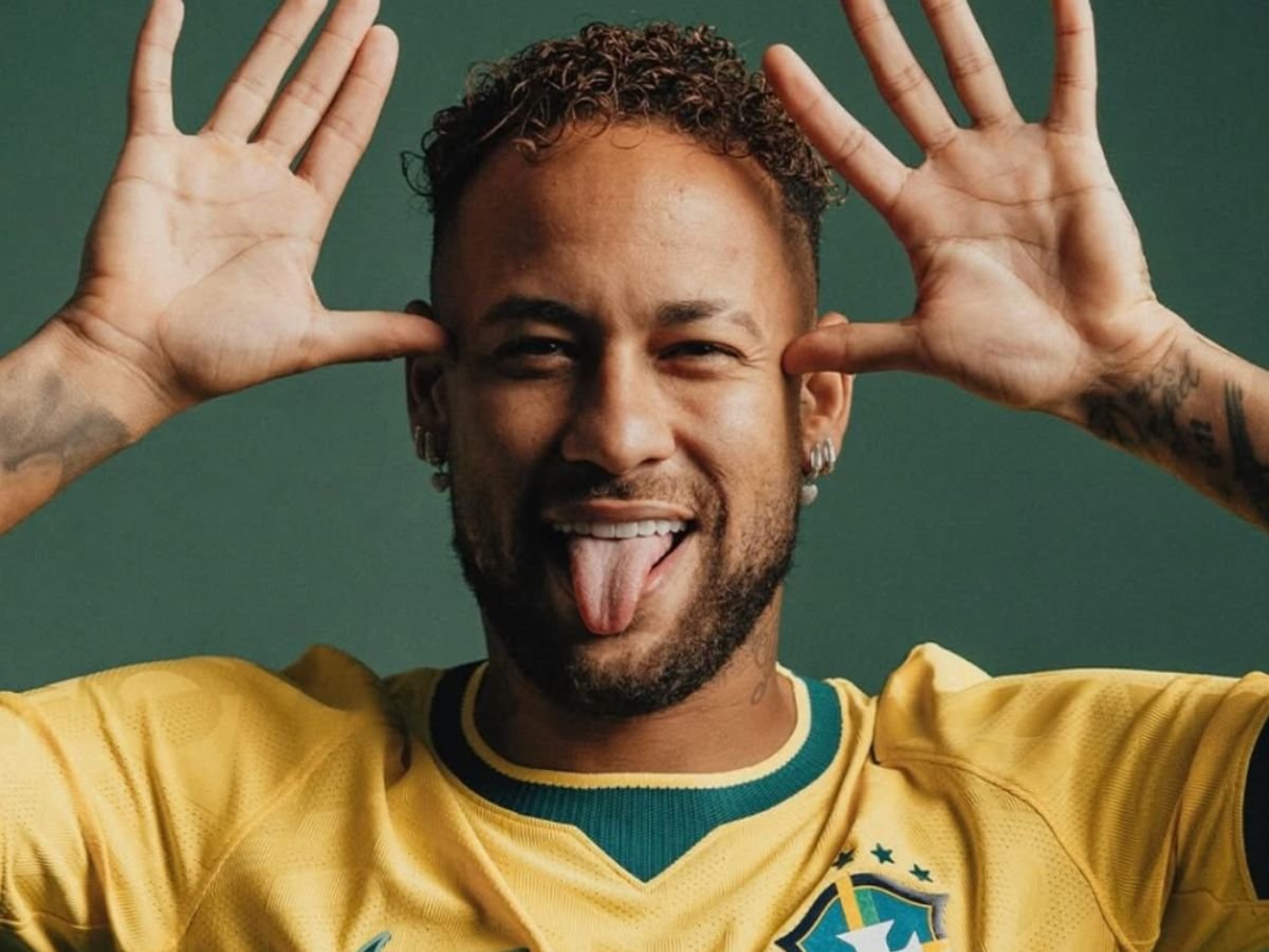 Filhas de Neymar encantam na Disney com homenagem ao pai antes de jogo da Seleção