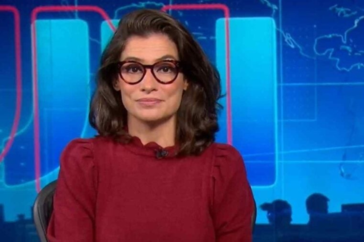 Renata Vasconcellos é surpreendida com canto de parabéns de fãs brasileiros em Nova York