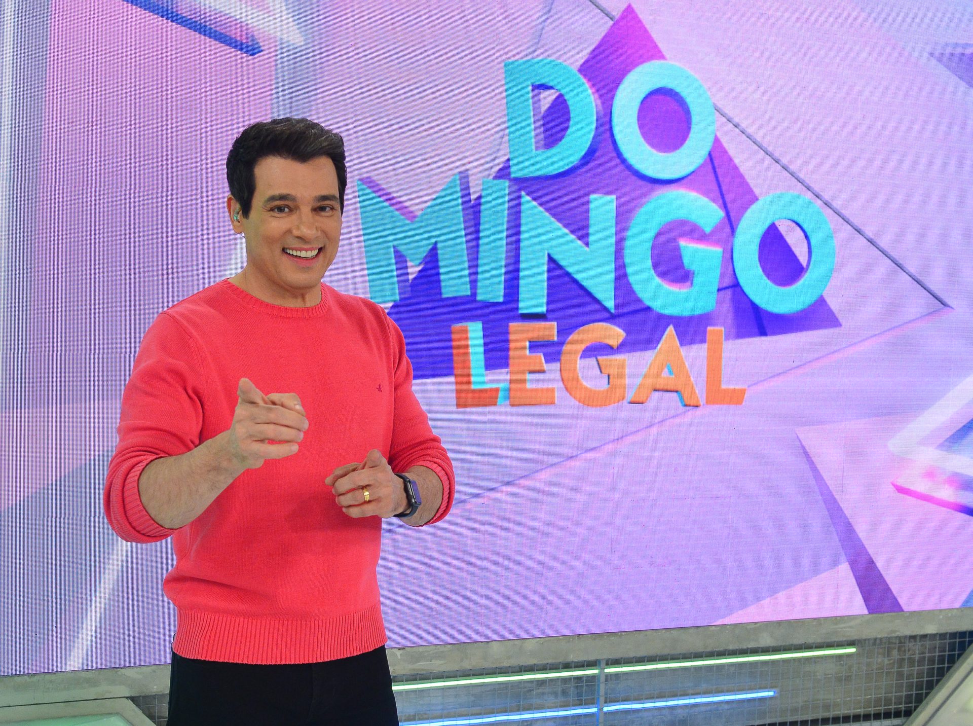 SBT celebra domingo de alta audiência e supera Record com força da Copa e programas