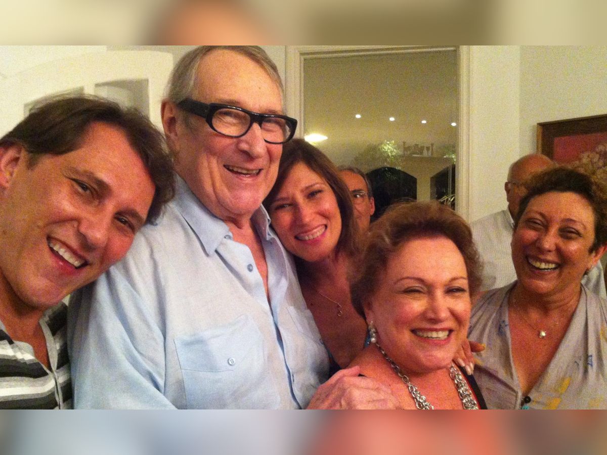 Beth Goulart relembra pausa na carreira para cuidar de Nicette Bruno após morte de Paulo Goulart