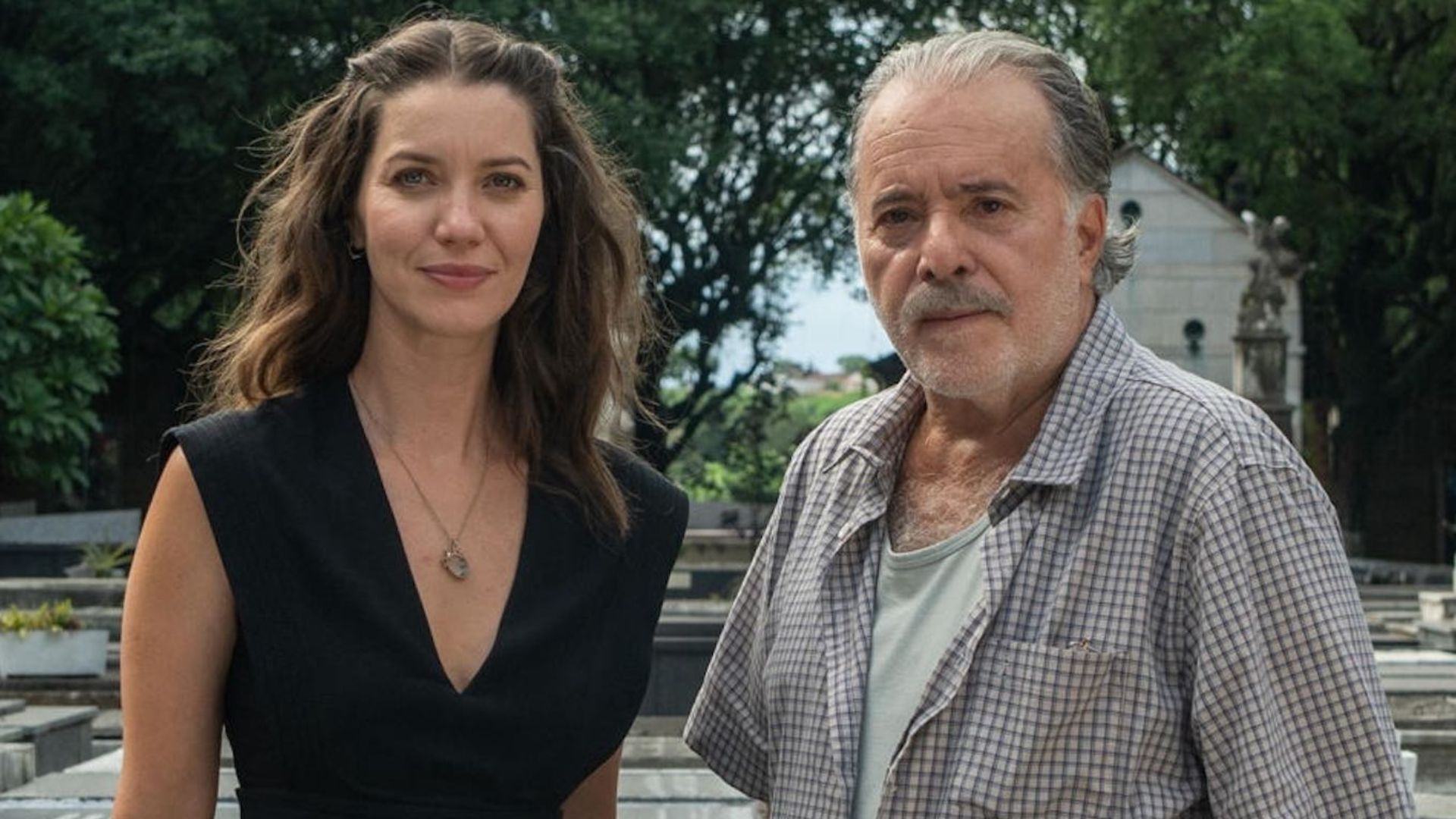 Beijo entre Otoniel e Francesca em Quem Ama Cuida agita a trama e encerra teorias