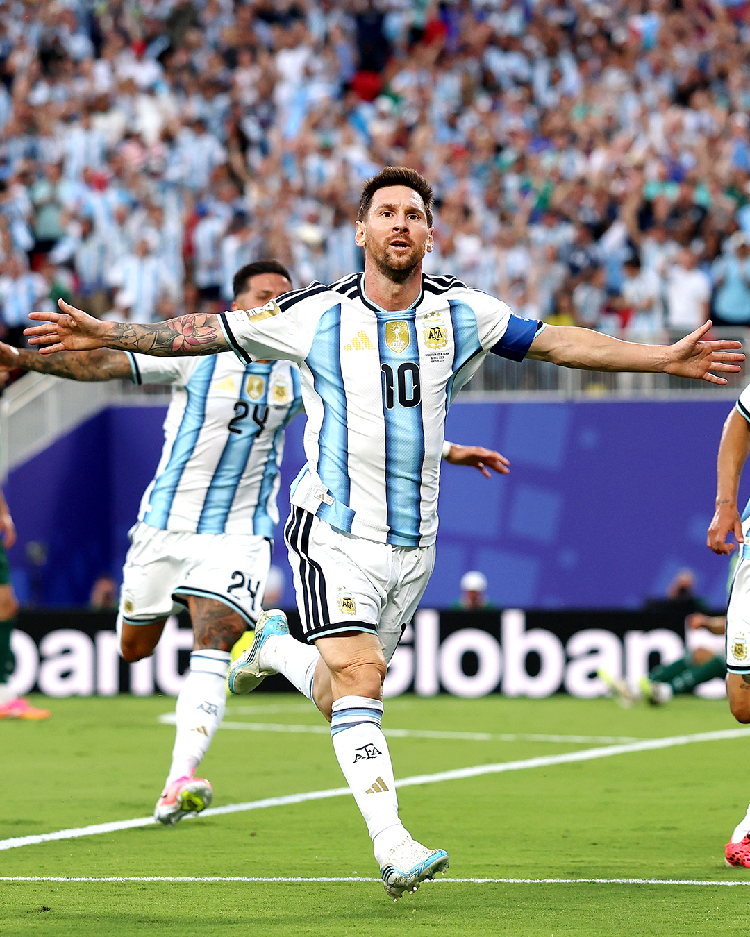 Messi brilha na estreia da Copa e se torna o maior artilheiro da história do torneio