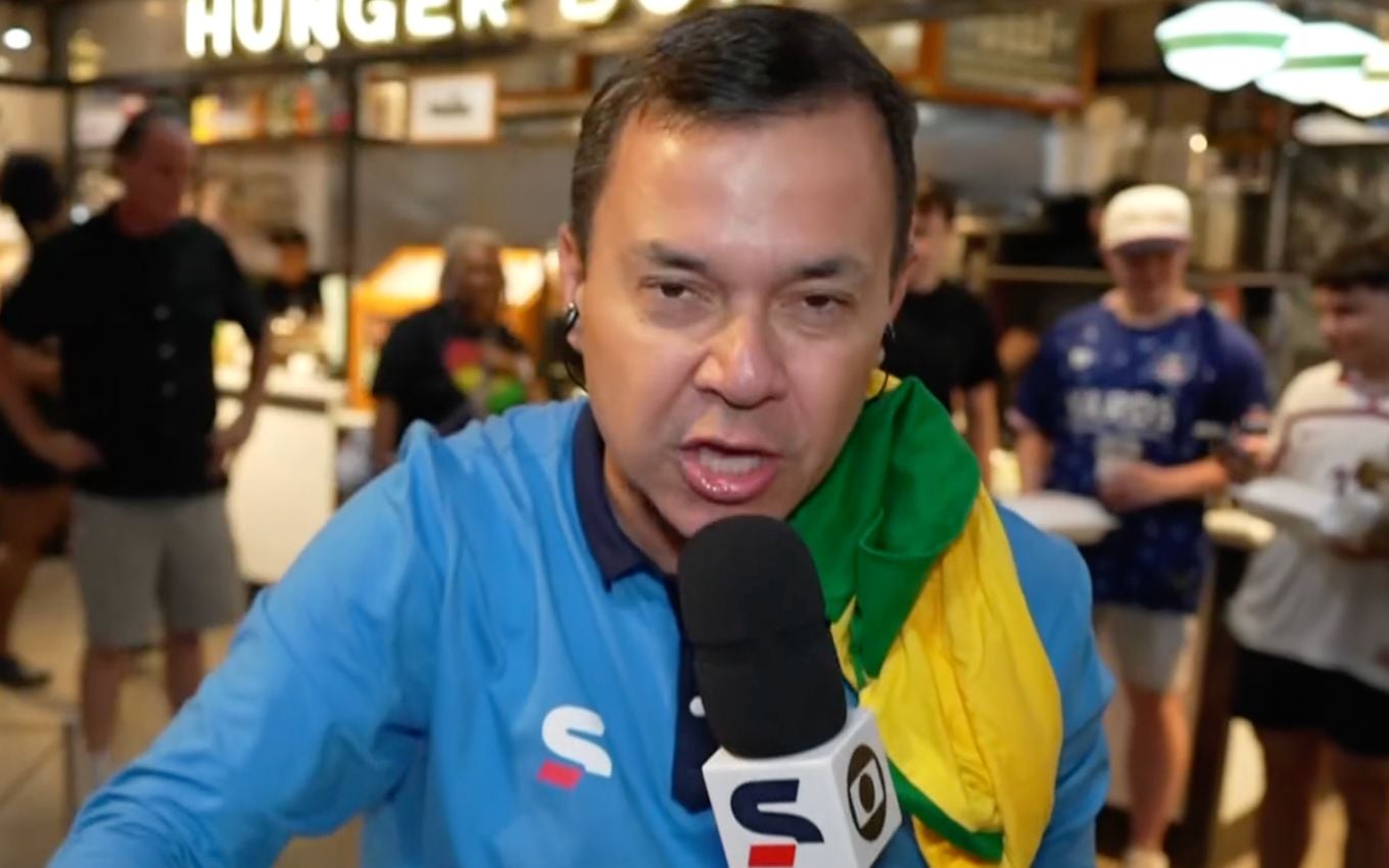 Torcedor se empolga e solta palavrão durante entrada ao vivo de repórter no Mais Você