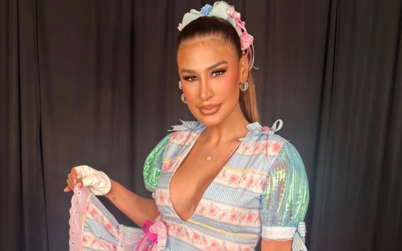 Cantora Simone Mendes interrompe show no Rio Grande do Norte por dor de barriga