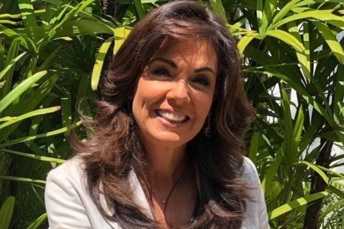 Âncora da Globo celebra vitória sobre o câncer de mama em momento emocionante ao vivo