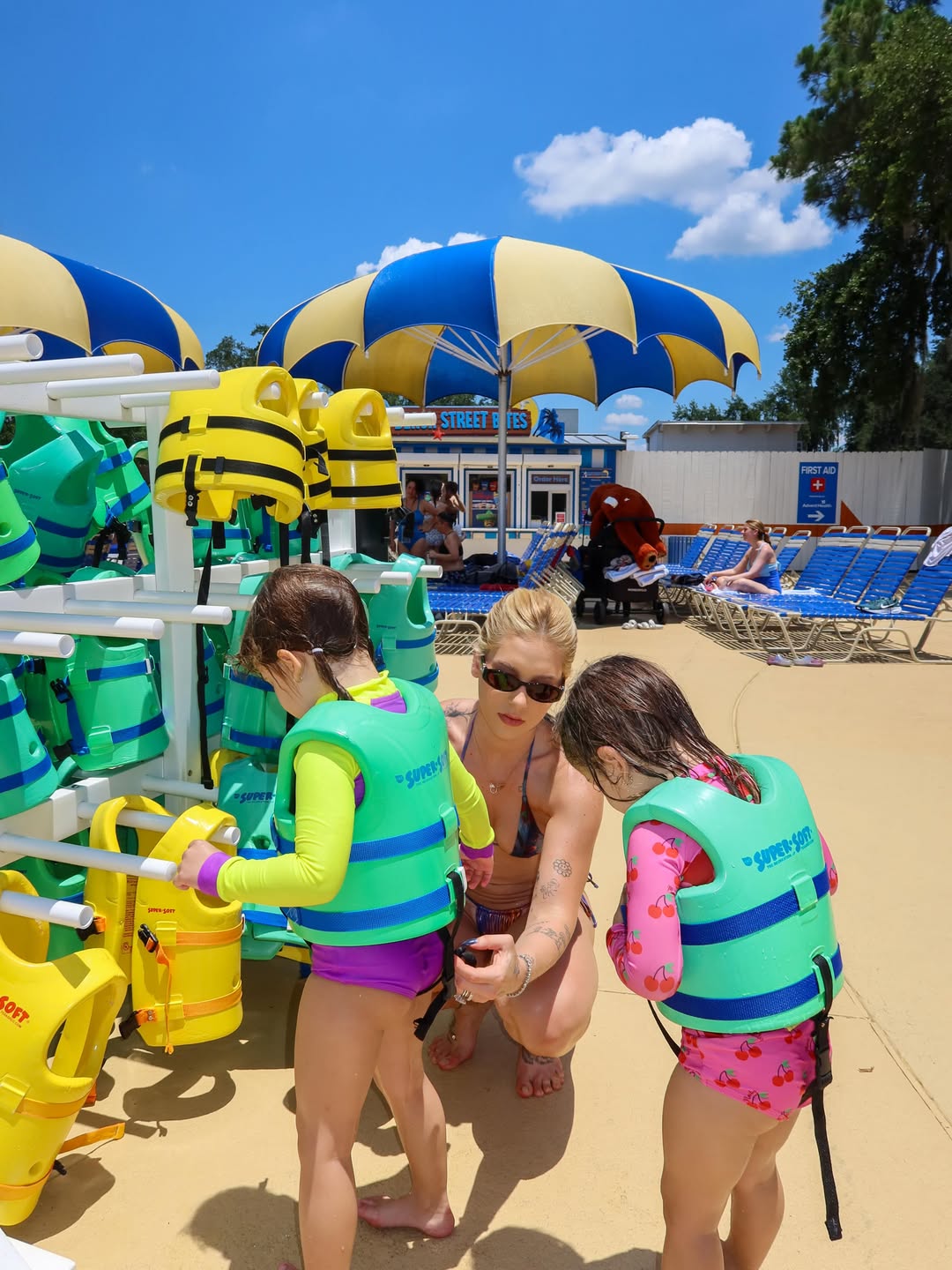 Virginia Fonseca aproveita dia de lazer com filhos em parque aquático na Flórida