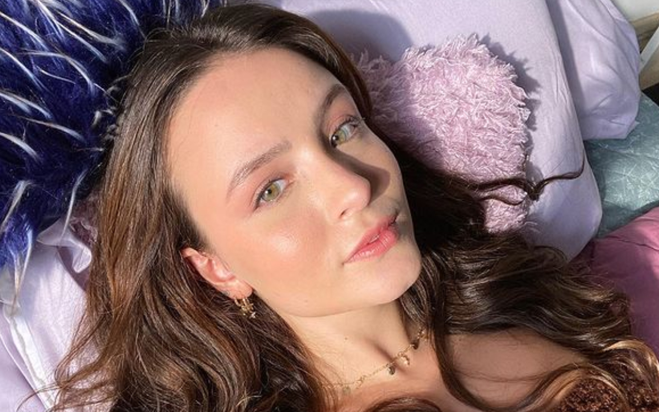 Larissa Manoela passa por cirurgia para tratar endometriose após boatos de gravidez