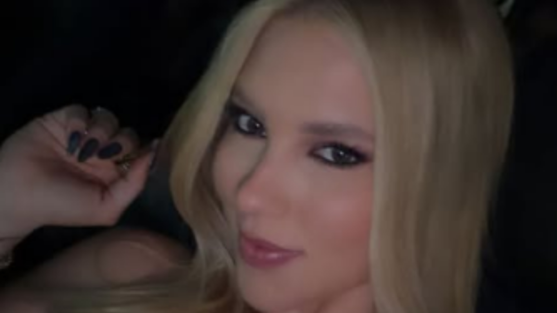 Virginia Fonseca exibe look ousado e gera debate em noite badalada de Miami