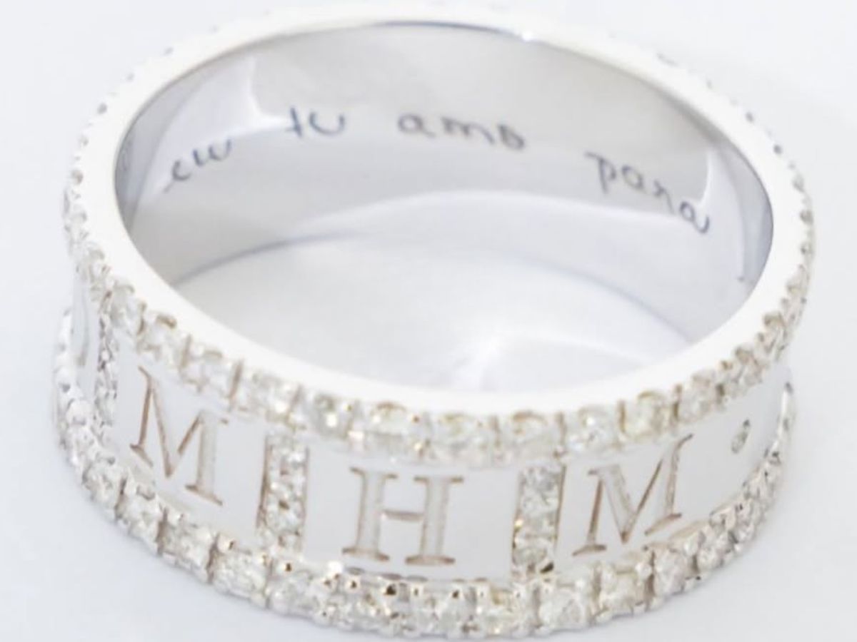 Neymar Jr. personaliza anel de diamantes com iniciais dos quatro filhos