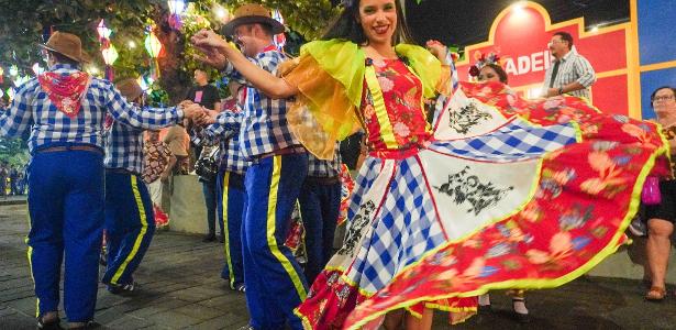 Desvendando a quadrilha junina: do roteiro à magia da dança que encanta o Brasil