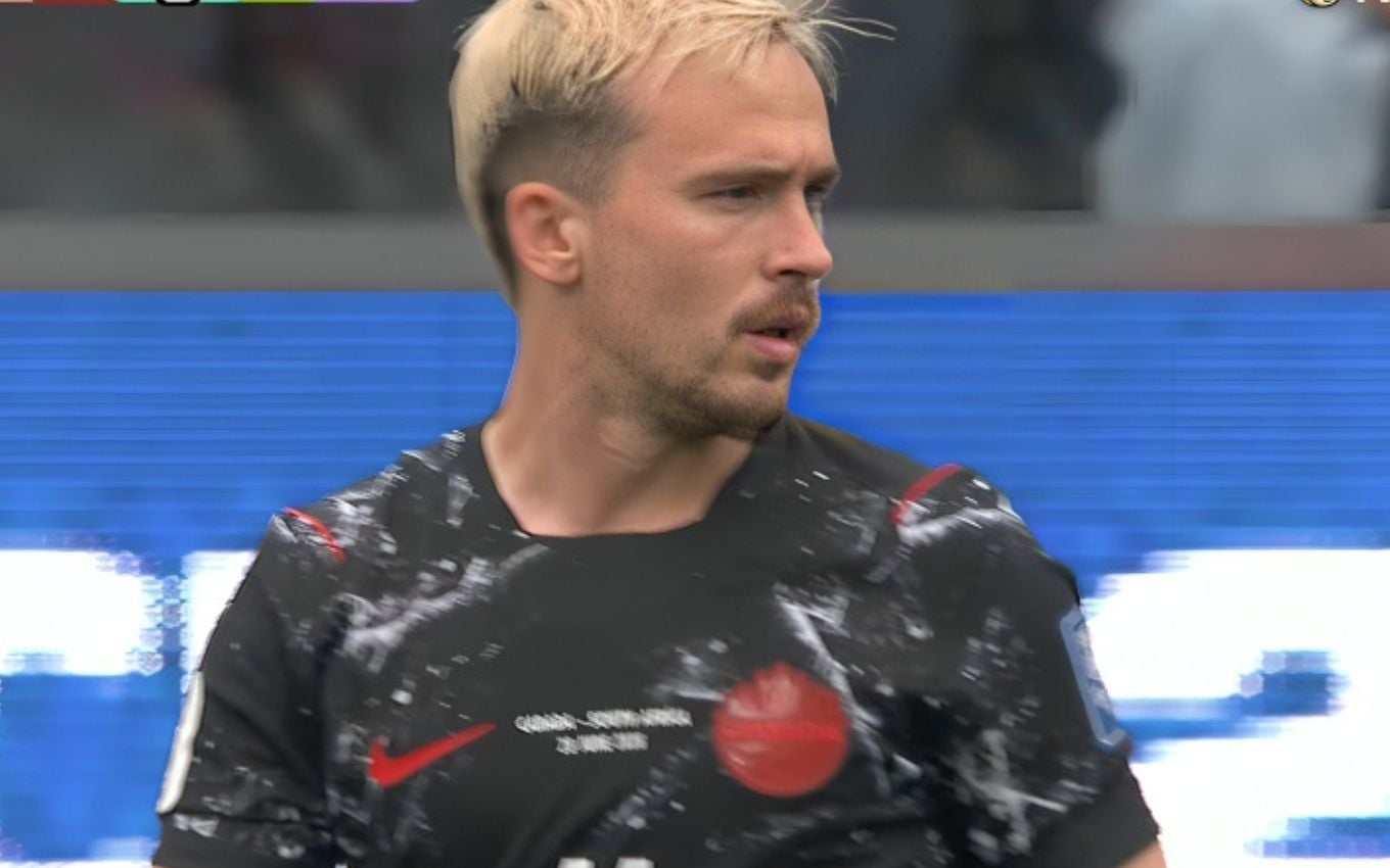 Narrador da Cazétv provoca emissoras rivais durante transmissão exclusiva da Copa