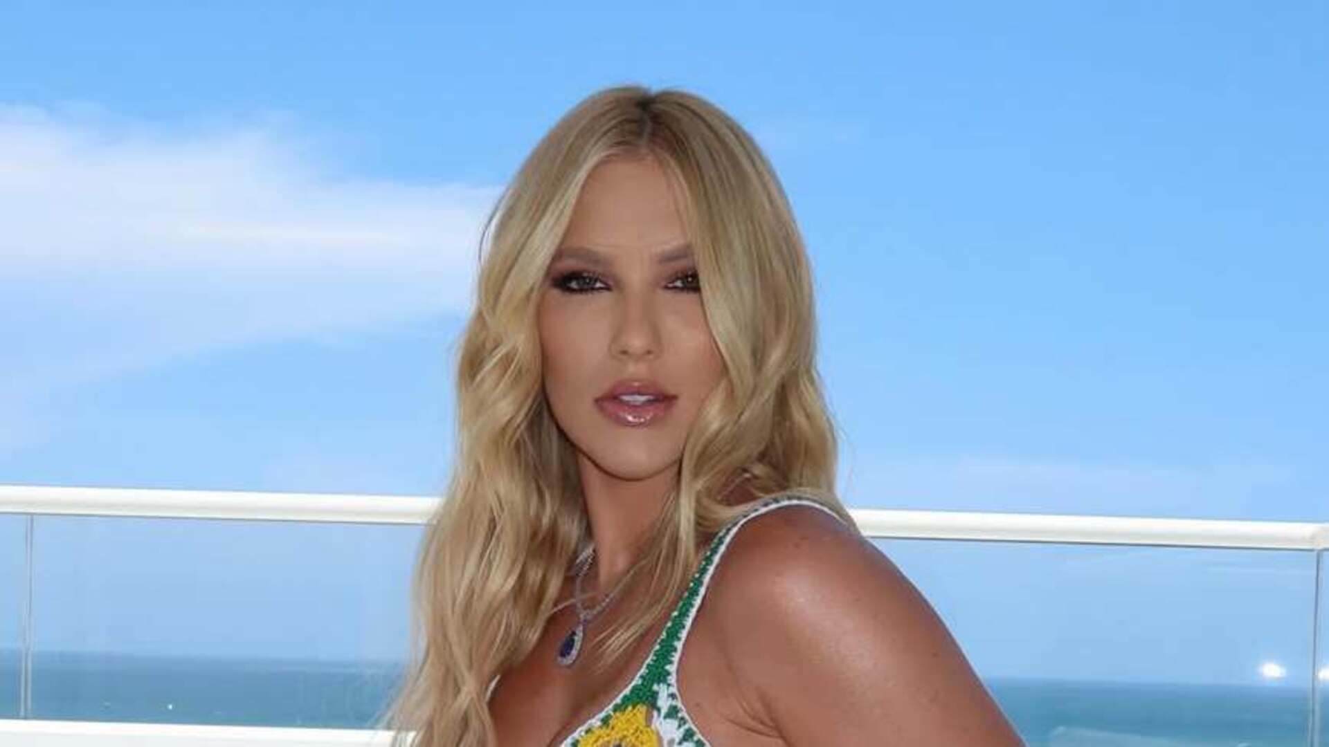 Look de Virginia Fonseca na Copa gera comparações com personagem de Avenida Brasil