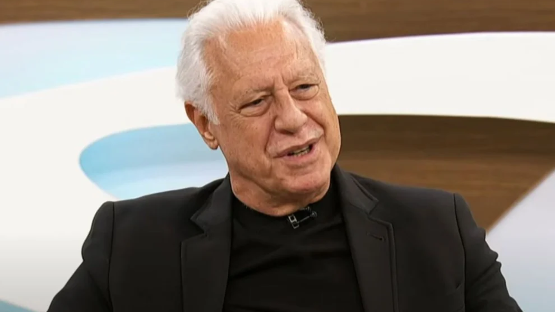 Antonio Fagundes reflete sobre a própria imagem ao completar 77 anos