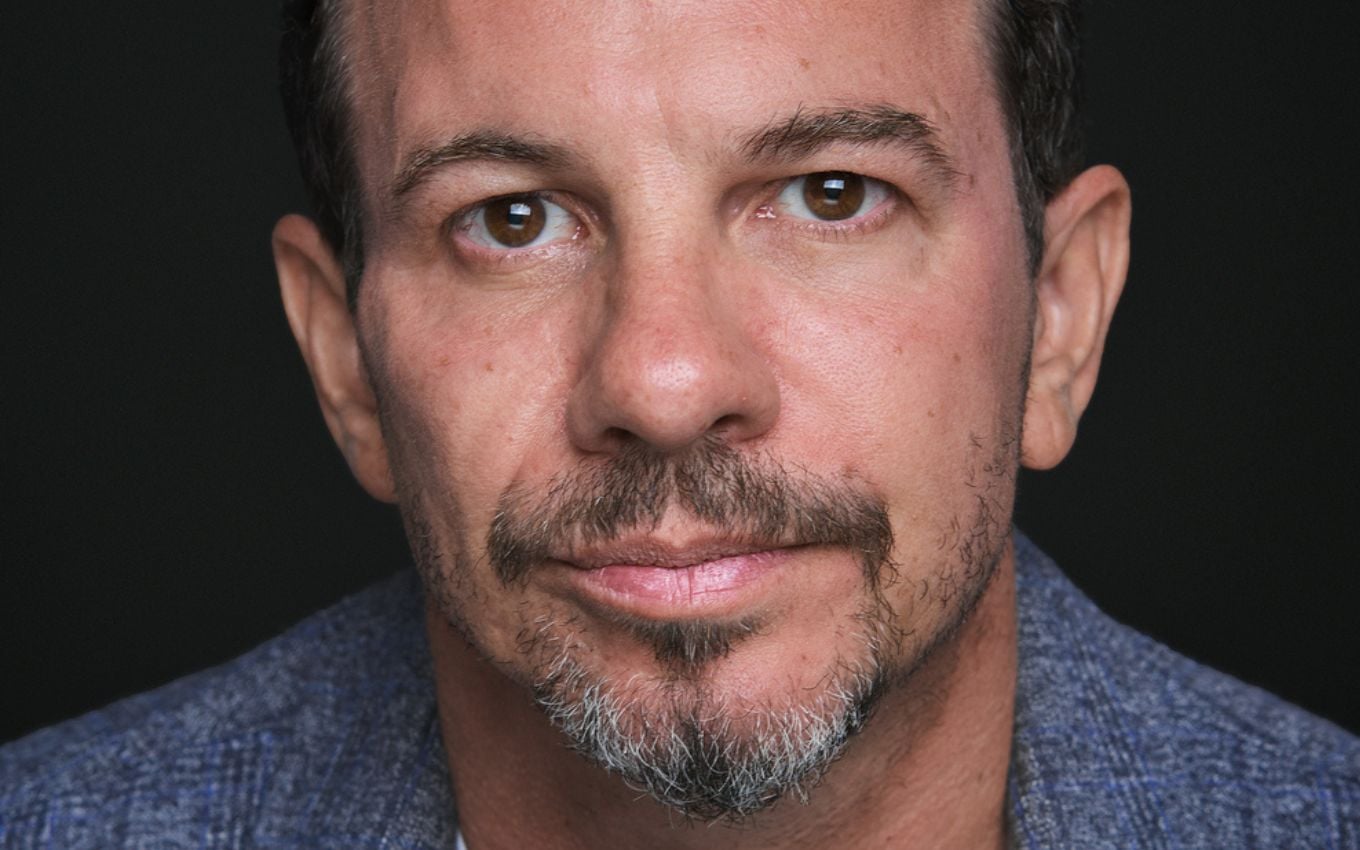 Ricardo Cônti revela bastidores da atuação e prepara atores para novos desafios no streaming