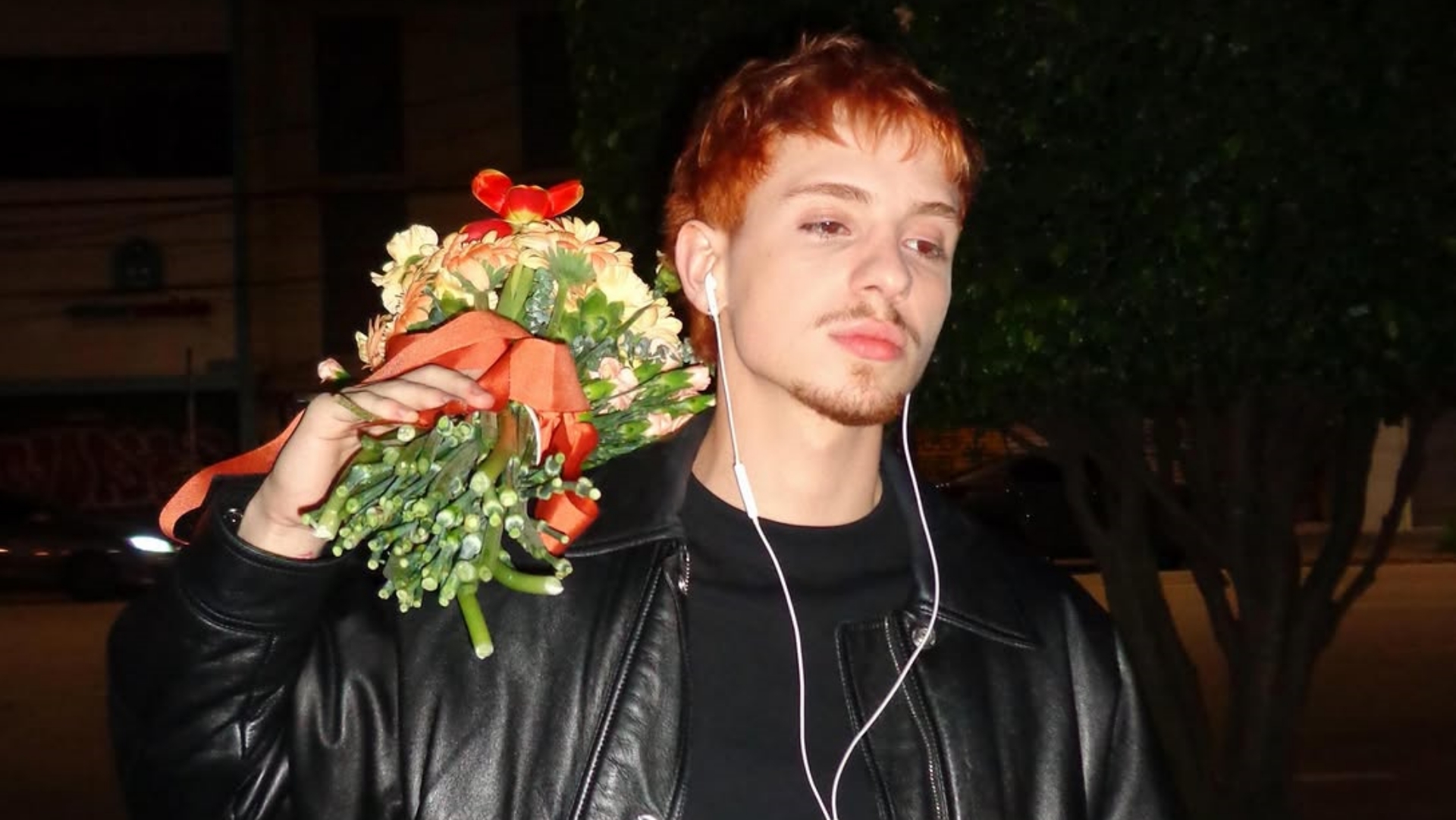 Juliano Floss surpreende fãs com nova transformação visual após período ruivo
