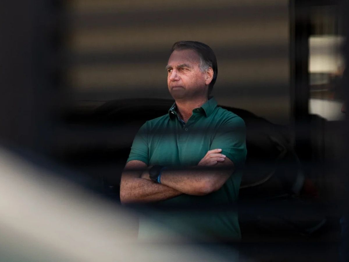 Bolsonaro tem prisão domiciliar prorrogada e deve entregar armas por decisão de Moraes