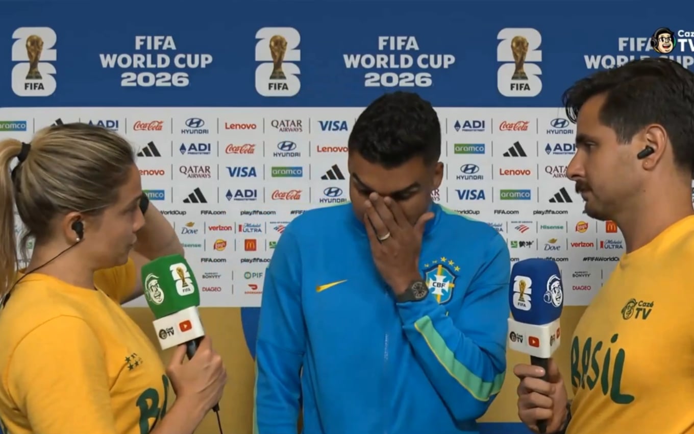 Casemiro se emociona em entrevista na Cazétv após eliminação do Brasil na Copa