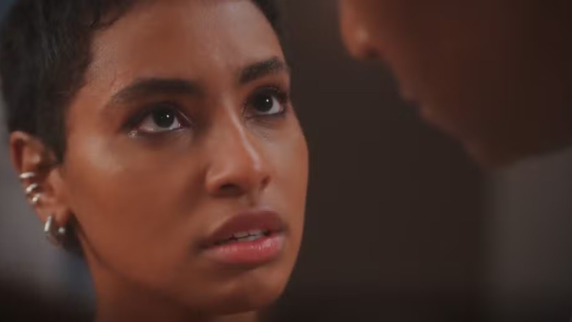 Novela Coração Acelerado: Eduarda e Leandro vivem noite de amor que promete agitar a trama