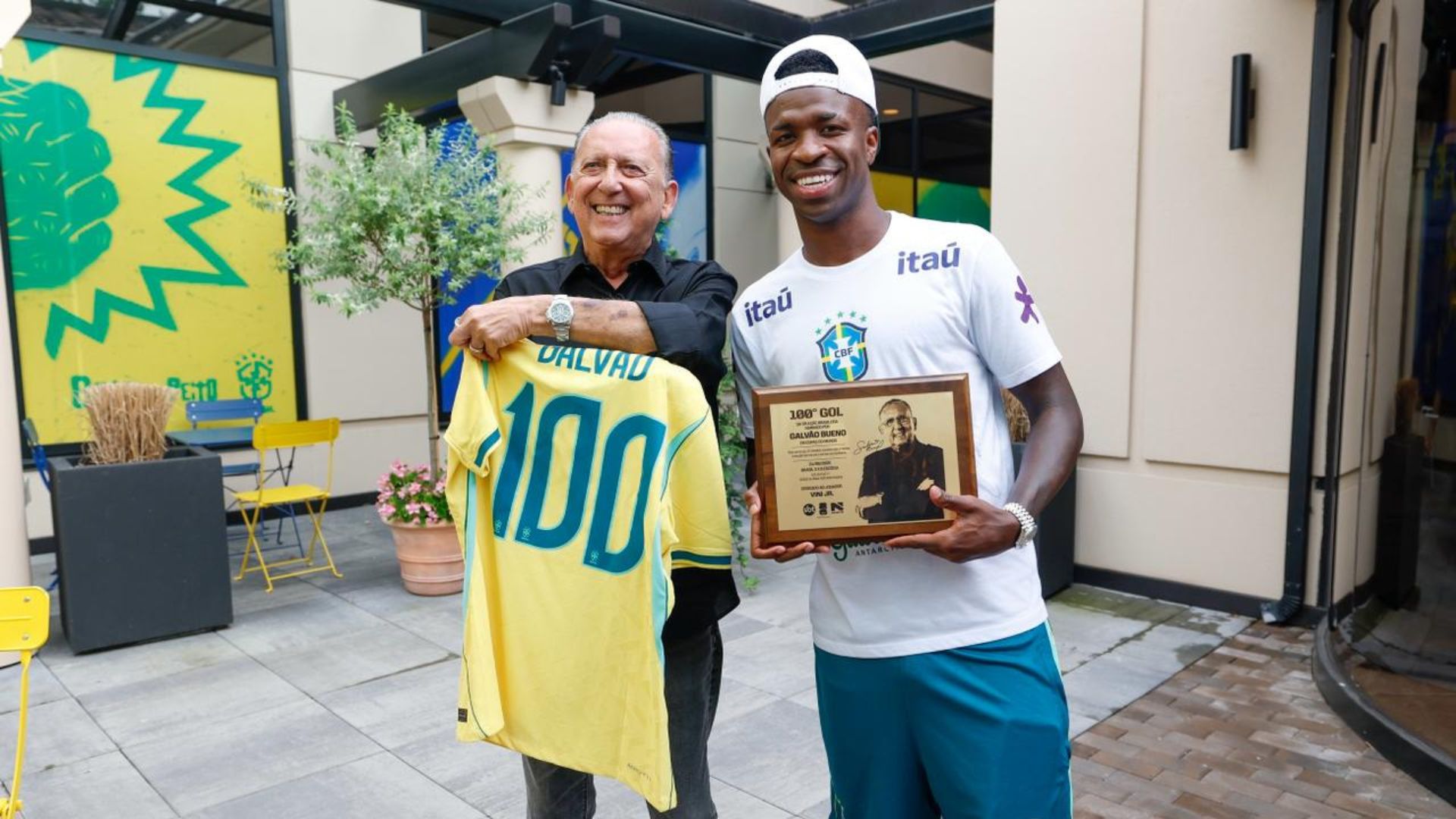 Galvão Bueno e SBT fecham novo acordo para Copa após eliminação brasileira