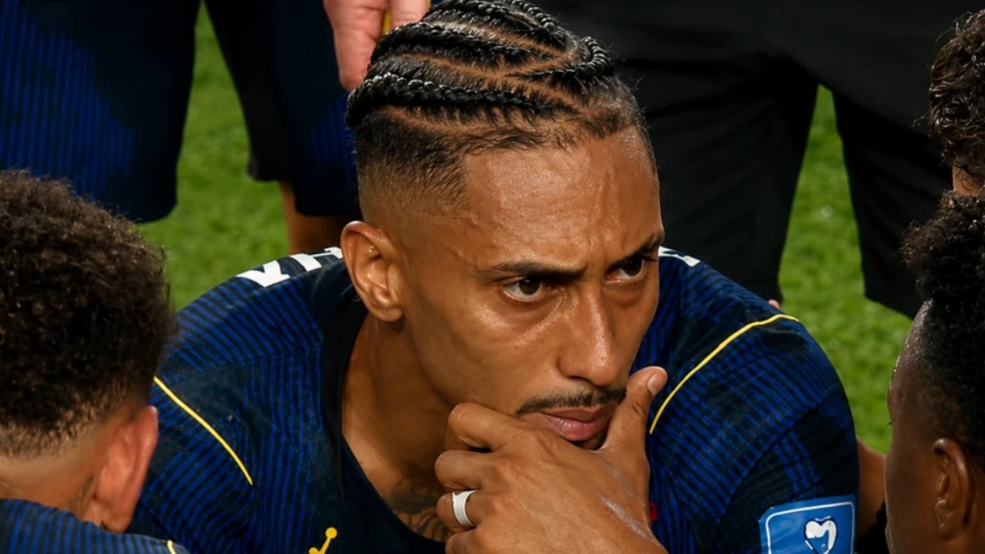 Raphinha reflete sobre a dor da eliminação do Brasil na Copa e envia recado à nova geração