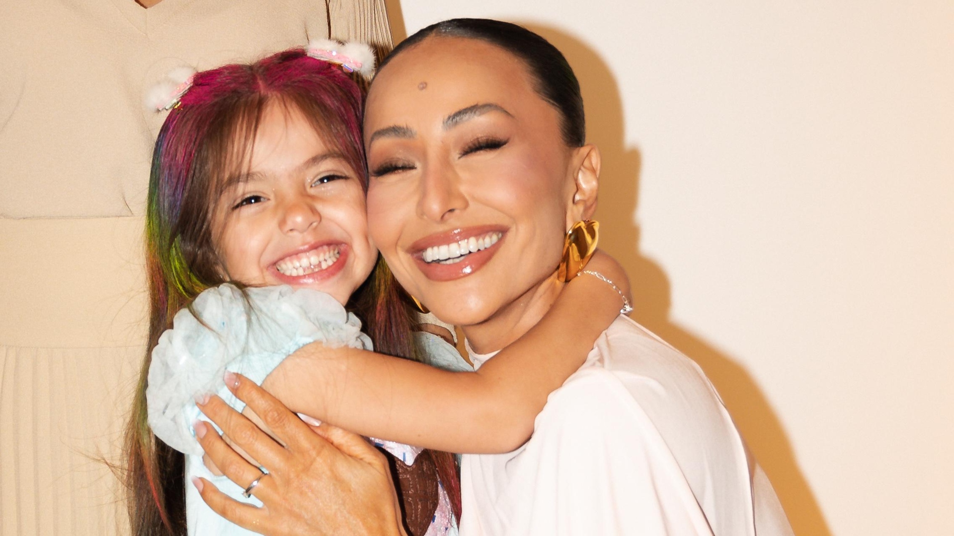 Grávida, Sabrina Sato vive momentos de pânico com acidente da filha Zoe