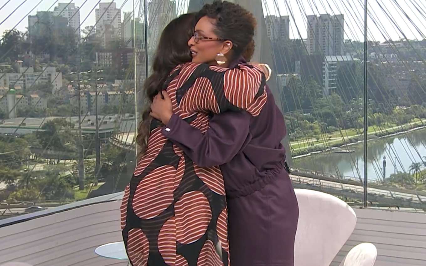 Regina Casé e Mariana Aldano: abraço emocionante na Globo celebra representatividade