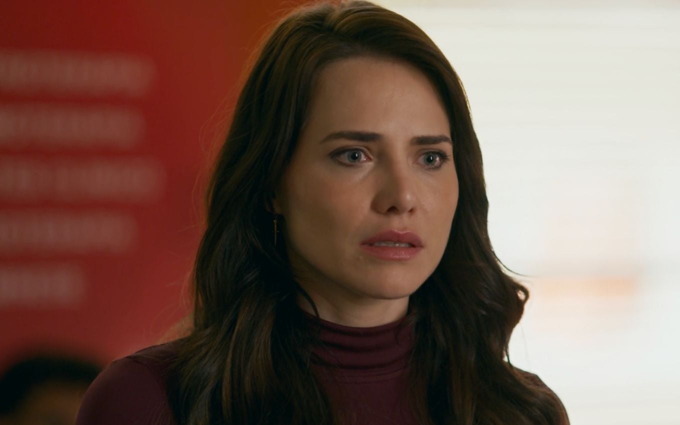 Pilar exige demissão de Adriana em Quem Ama Cuida por emprego recém-conquistado