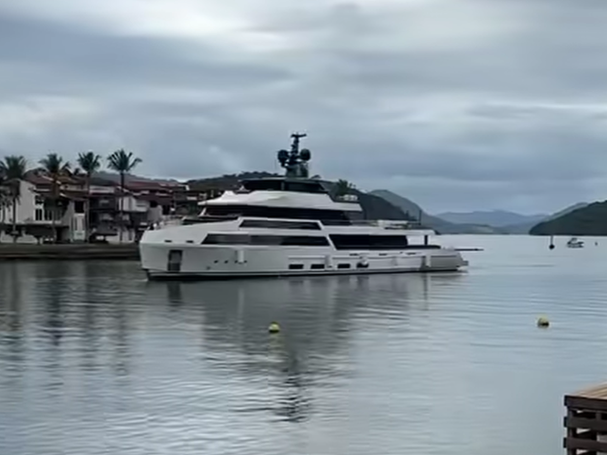 Superiate de Neymar Jr. avaliado em R$ 120 milhões atraca em Angra dos Reis