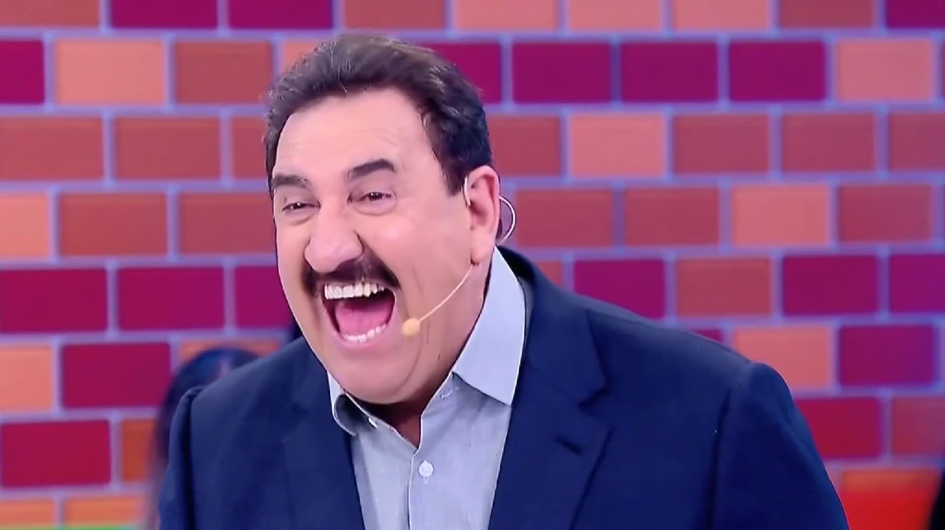 Ratinho eleva SBT ao topo do Ibope e garante melhor audiência em nove meses
