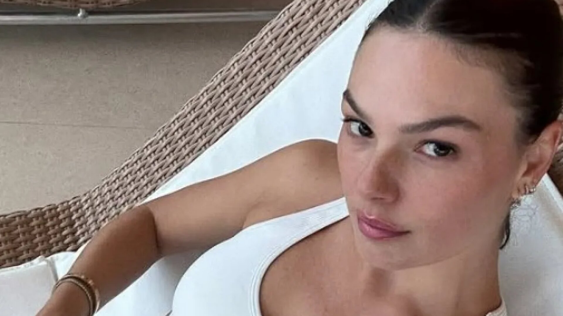 Isis Valverde esclarece motivos para adiar retorno às novelas da Globo