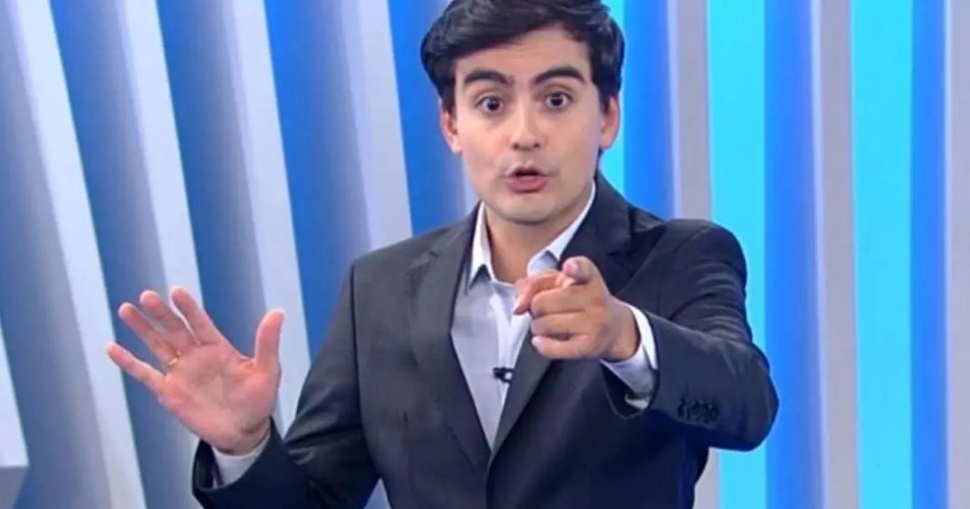 Dudu Camargo comunica triste notícia de humorista durante gravação: "Acabou sendo morto"