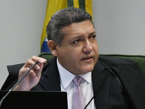 Crítica à proposta de Nunes Marques: selo para pesquisas gera alerta de inviabilidade e perigo