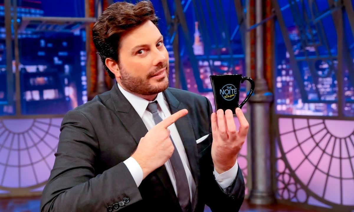 The Noite com Danilo Gentili lidera audiência e supera Record na madrugada