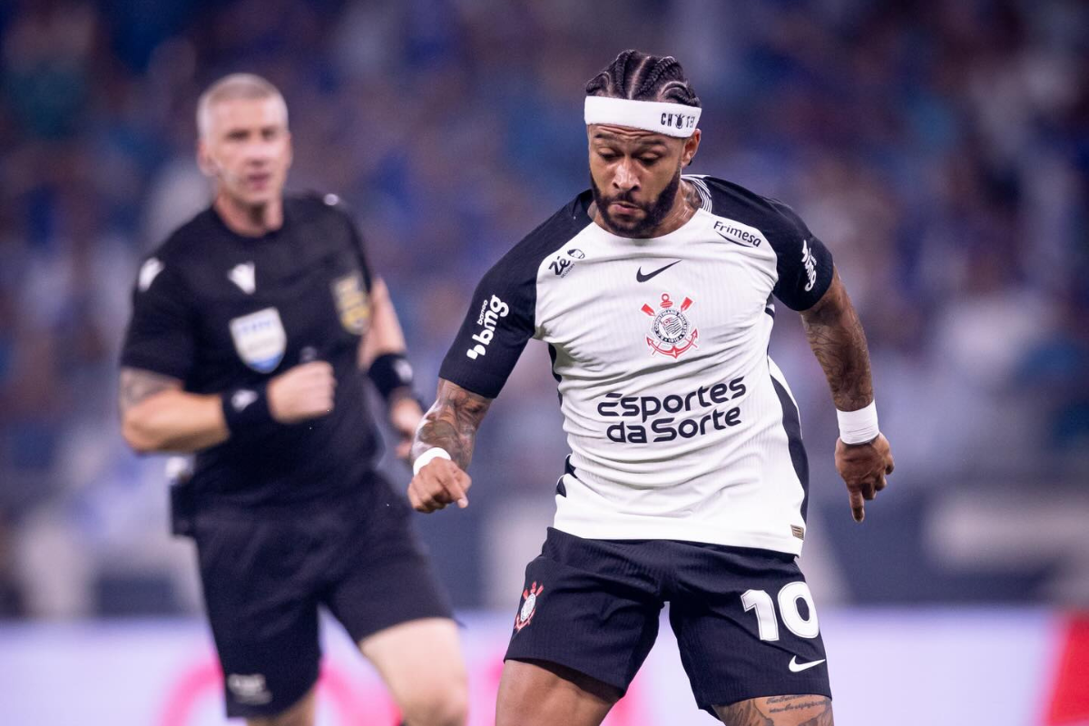 Corinthians corre contra o tempo pela renovação de Depay antes do Brasileirão