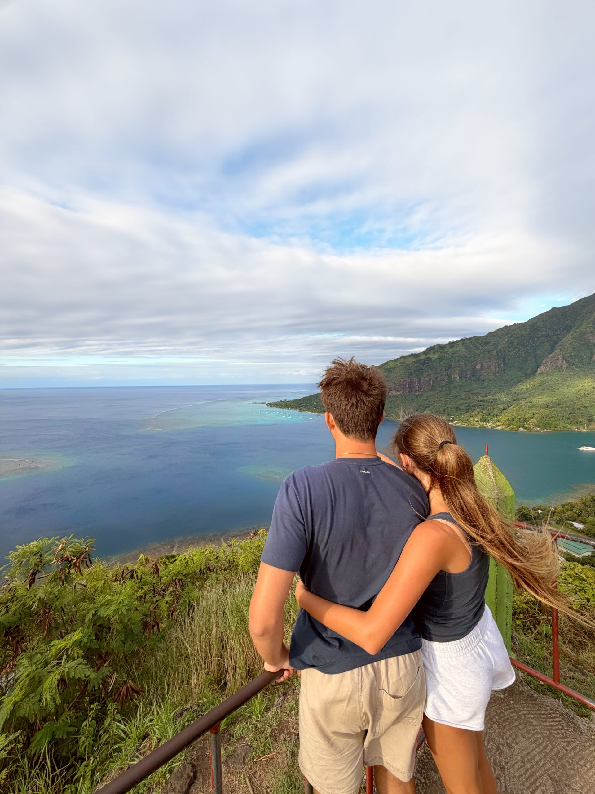 Gisele Bündchen compartilha momentos familiares em paraíso do Taiti